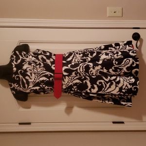 Blk,white, red sleeveless dress